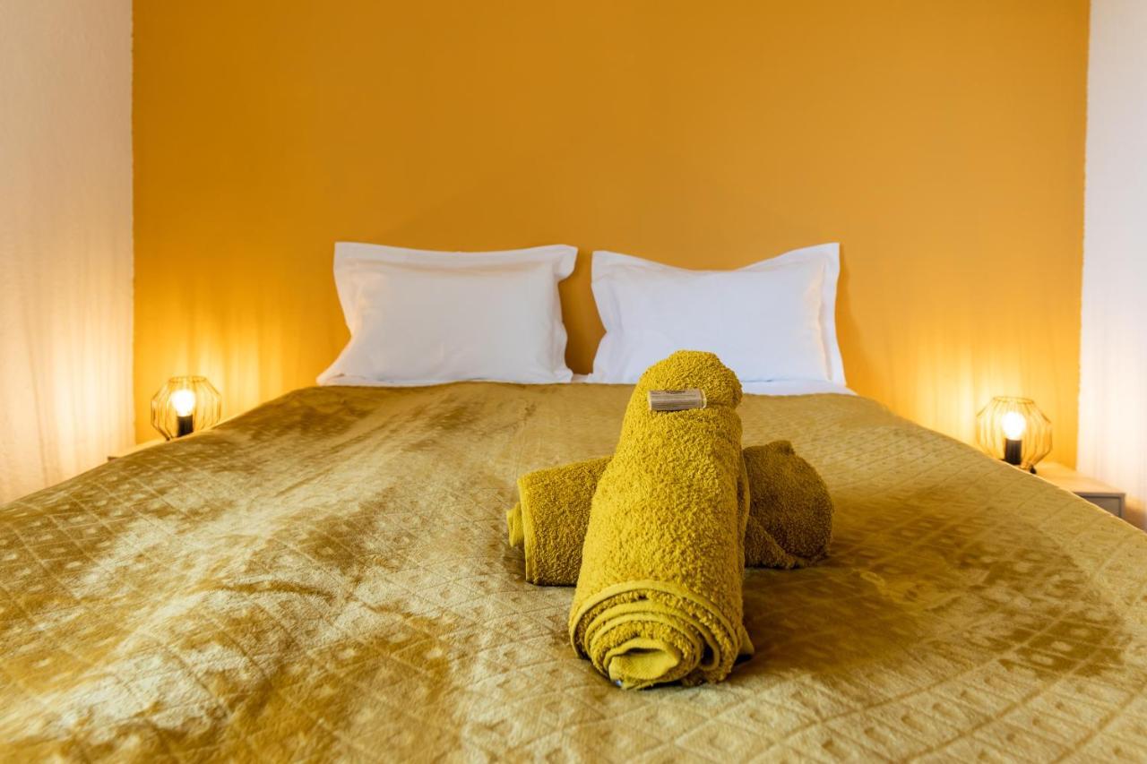 Bed and Breakfast Domaine Du Coq En Pat Augerolles Esterno foto