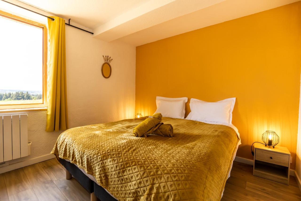 Bed and Breakfast Domaine Du Coq En Pat Augerolles Esterno foto